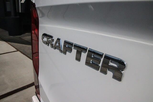 Volkswagen CRAFTER Bestelwagen 2.0 TDI 140pk L3H3 Highline Navigatie | Geveerde stoel | Camera *Actie prijs exclusief kosten rijklaar maken*