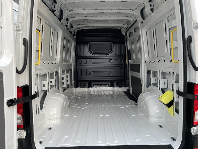 Volkswagen CRAFTER 35 2.0 TDI L3H3 | 140 Pk | Pdc | App connect | 3 Zit