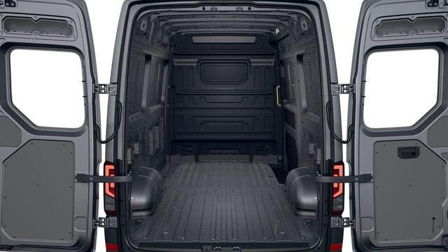 Volkswagen CRAFTER Bedrijfswagens Highline L3H3 2.0 TDI 130 kW 177 pk 8 versn. Auto | BPM vrij | Achterdeuren met ruiten | Bijrijdersbank inclusief opbergvak | Middelhoog dak | Trekhaak met vaste kogel |