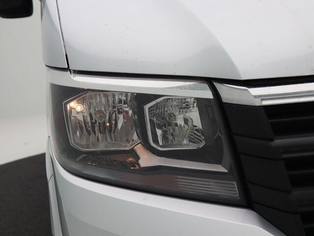 Volkswagen CRAFTER 35 2.0 TDI L3H3 DC Highline | Camera, Parkeersensoren, Airco | Cruise | Trekhaak | Ergo comfortstoelen