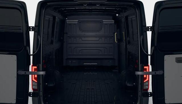 Volkswagen CRAFTER GP L3H2 2.0 TDI 140PK 3.0T Automaat FWD Exclusive-Edition /Direct leverbaar /BPM-vrij
