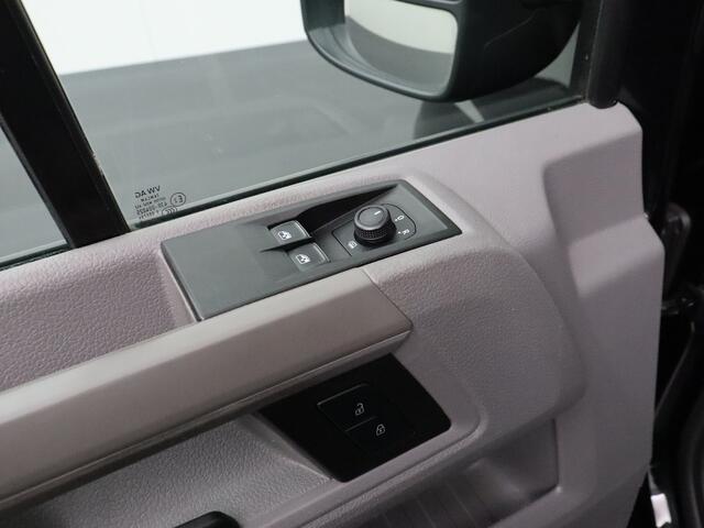 Volkswagen CRAFTER 2.0TDI 140PK DSG Automaat L3H3 | Laadklep | Laadlift | Navigatie | Camera | 3-Persoons | Airco | Cruise | Betimmering