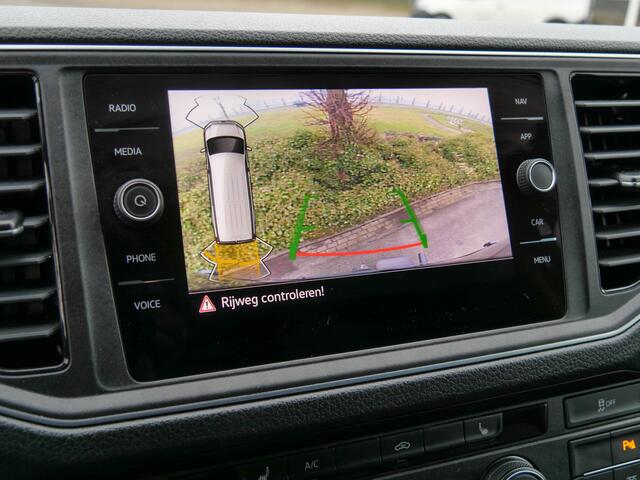 Volkswagen CRAFTER 30 2.0 TDI 140PK L3H3 Comfortline | NAVIGATIE | TREKHAAK | CAMERA |