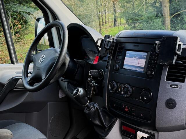 Volkswagen CRAFTER 46 2.0 TDI L2H2 2016 | Goed Onderhouden | Airco | Trekhaak | Achteruitrij Camera | Stoelverwarming | Elektrische Ramen | Boekjes | Armsteun | Telefoonhouders | Start Stop