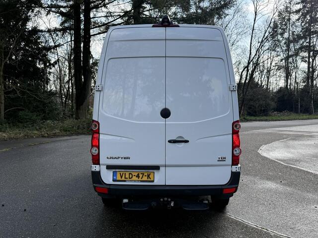 Volkswagen CRAFTER 46 2.0 TDI L2H2 2016 | Goed Onderhouden | Airco | Trekhaak | Achteruitrij Camera | Stoelverwarming | Elektrische Ramen | Boekjes | Armsteun | Telefoonhouders | Start Stop