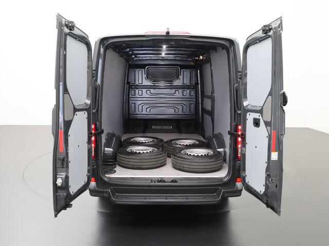Volkswagen CRAFTER 2.0TDI 140PK L3H2 Highline | 3-Persoons | Navigatie | Camera | Betimmering