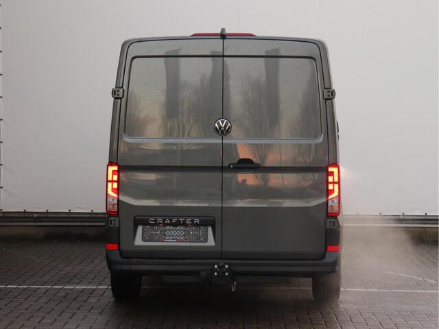 Volkswagen CRAFTER 35 2.0 TDI L3H2 Exclusive EURO VI | Park assist | Navigatie met app connect | Tekhaak | betimmering | Verlengde fabrieksgarantie t/m 16-12-2028 of 150.000km