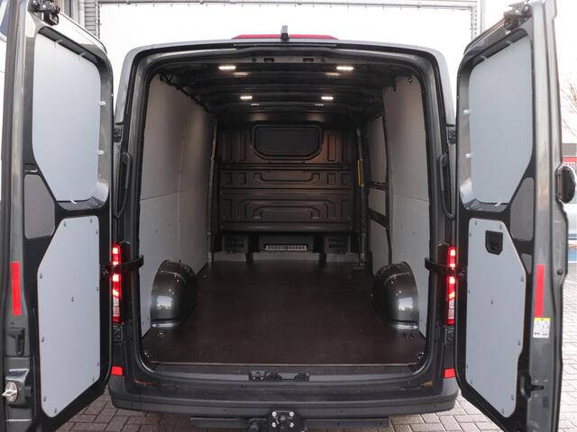 Volkswagen CRAFTER 35 2.0 TDI L3H2 Exclusive EURO VI | Park assist | Navigatie met app connect | Tekhaak | betimmering | Verlengde fabrieksgarantie t/m 16-12-2028 of 150.000km