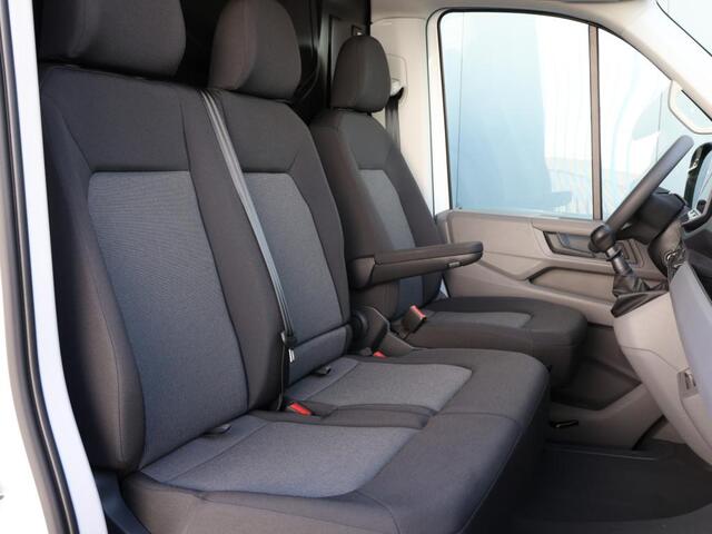 Volkswagen CRAFTER 35 2.0 TDI 164pk L3H3 RWD | 3500 kg Trekgewicht | Camera | Cruise control | Bijrijdersbank | Navigatie via app-connect |