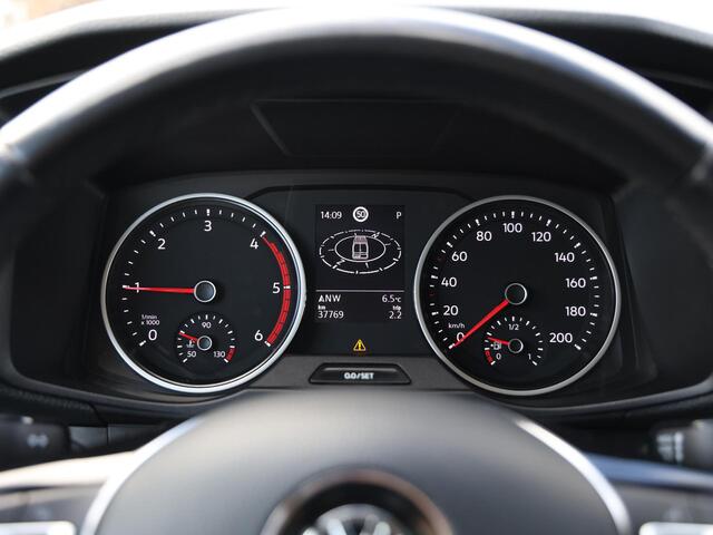 Volkswagen CRAFTER 35 2.0 TDI 177PK L3H3 Exclusive 75 Edition | Navi | LED | ACC | Leer | Trekhaak | Airco | 17 inch LMV | Bijrijdersbank |