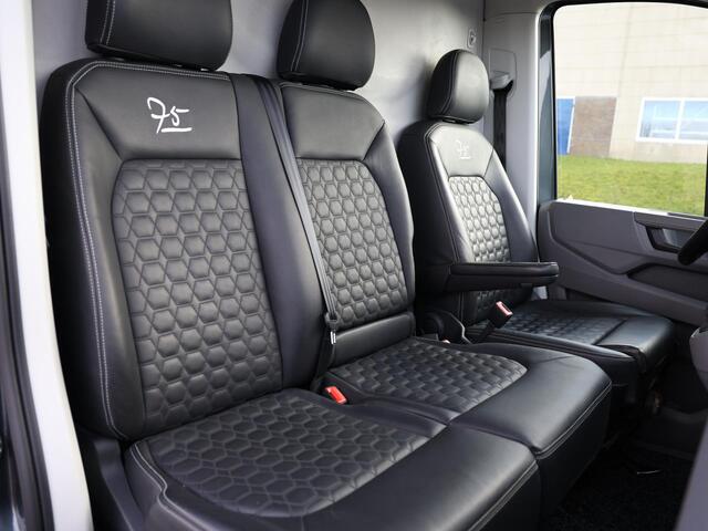 Volkswagen CRAFTER 35 2.0 TDI 177PK L3H3 Exclusive 75 Edition | Navi | LED | ACC | Leer | Trekhaak | Airco | 17 inch LMV | Bijrijdersbank |