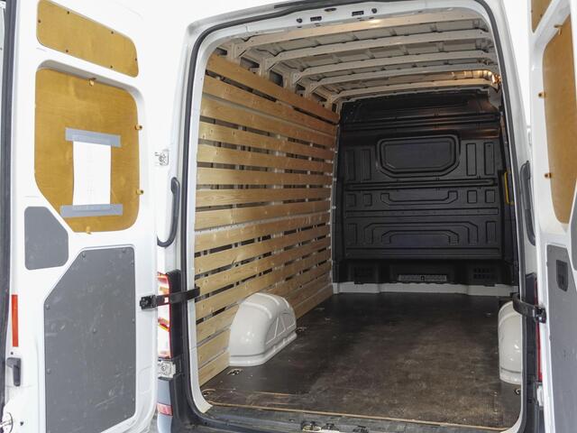 Volkswagen CRAFTER 102pk L3H3/ L2H2 Highline Volkswagen Crafter 102pk L3H3 Highline Airco Navi Cruise Camera Trekhaak