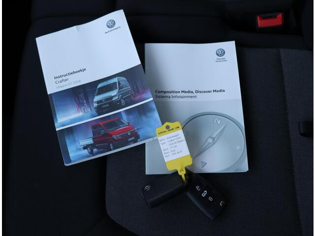 Volkswagen CRAFTER 35 2.0 TDI L3H3 Highline | Trekhaak | Navigatie | Achteruitrijcamera!