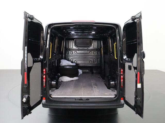 Volkswagen CRAFTER 2.0TDI 177PK L3H2 | Navigatie | Airco | Cruise | Betimmering