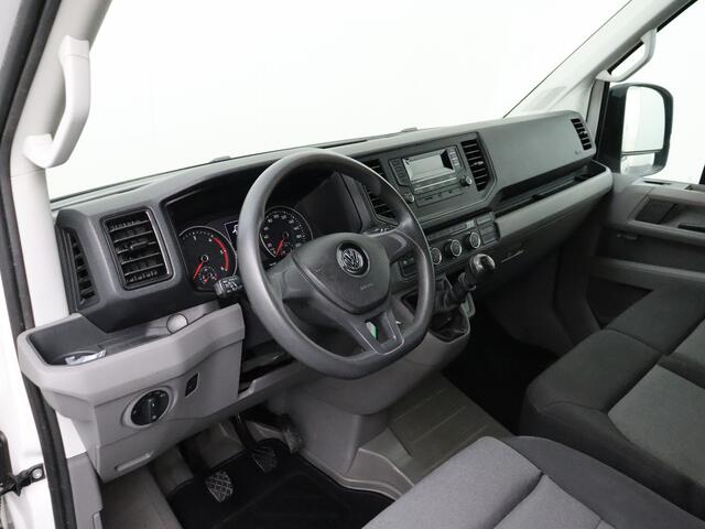 Volkswagen CRAFTER 2.0TDI 140PK L3H3 Highline | Imperiaal | Trekhaak | Airco | Cruise | 3-Persoons | Betimmering