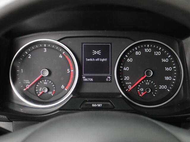 Volkswagen CRAFTER 2.0TDI 140PK L3H3 Highline | Imperiaal | Trekhaak | Airco | Cruise | 3-Persoons | Betimmering