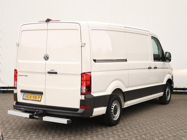 Volkswagen CRAFTER 30 2.0 TDI 102PK L3H2 Economy Business | Airco | Cruise | Navigatie via app-connect | Trekhaak | Bijrijdersbank |