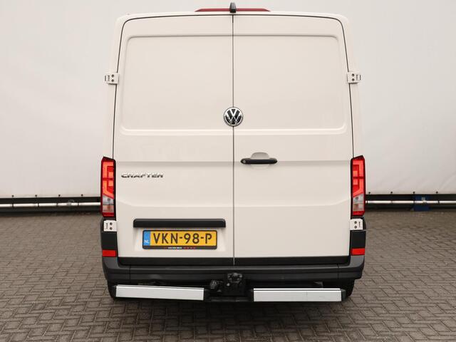 Volkswagen CRAFTER 30 2.0 TDI 102PK L3H2 Economy Business | Airco | Cruise | Navigatie via app-connect | Trekhaak | Bijrijdersbank |