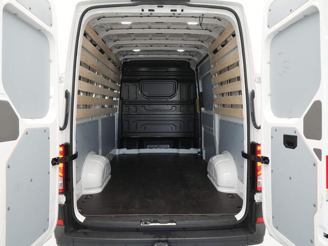 Volkswagen CRAFTER 35 2.0 TDI 140pk DSG L3H3 Highline EURO VI Navi via App Trekhaak Camera Voorruitverwarming