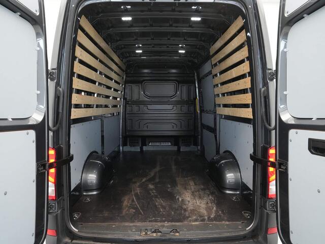 Volkswagen CRAFTER 30 2.0 TDI 140pk DSG L3H3 Highline Navi via App Camera Trekhaak Voorruitverwarming