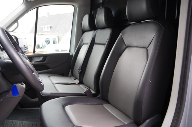 Volkswagen CRAFTER 35 2.0 TDI L3H2 140PK AUT. 3PERS. NAVI, AIRCO, APPLE CARPLAY, PARKEERSENSOREN, BLUETOOTH