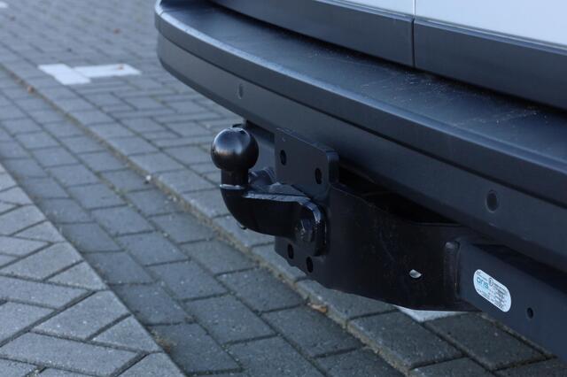 Volkswagen CRAFTER 30 2.0 TDI 140 pk L3H3 Highline | Trekhaak | 3-zits | Achteruitrijcamera | Geveerde bestuurdersstoel