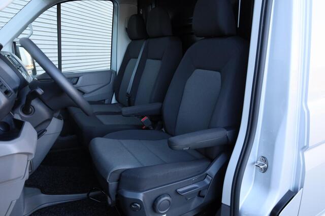 Volkswagen CRAFTER 30 2.0 TDI 140 pk L3H3 Highline | Trekhaak | 3-zits | Achteruitrijcamera | Geveerde bestuurdersstoel