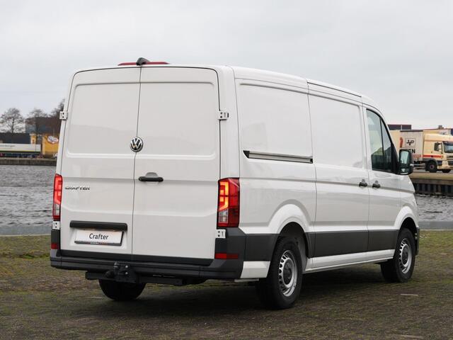 Volkswagen CRAFTER Bedrijfswagens 2.0 TDI L3H2 164PK RWD Trendline | 3500 kg Trekgewicht | Camera | Cruise control | Bijrijdersbank | Navi via app connect |
