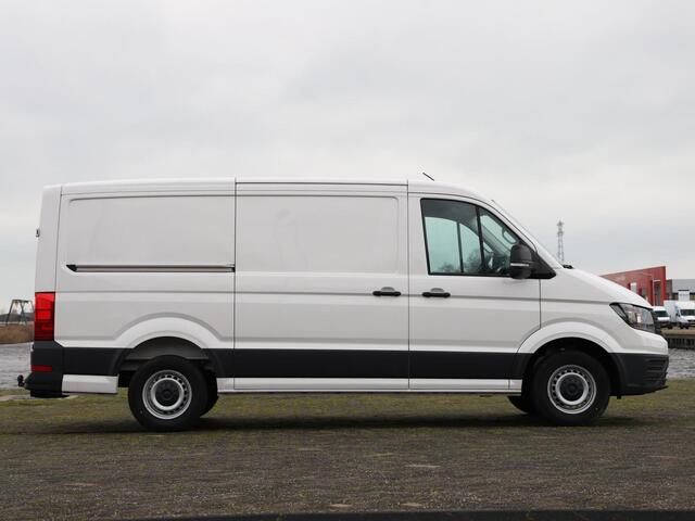 Volkswagen CRAFTER Bedrijfswagens 2.0 TDI L3H2 164PK RWD Trendline | 3500 kg Trekgewicht | Camera | Cruise control | Bijrijdersbank | Navi via app connect |