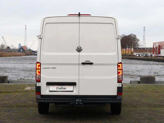 Volkswagen CRAFTER Bedrijfswagens 2.0 TDI L3H2 164PK RWD Trendline | 3500 kg Trekgewicht | Camera | Cruise control | Bijrijdersbank | Navi via app connect |