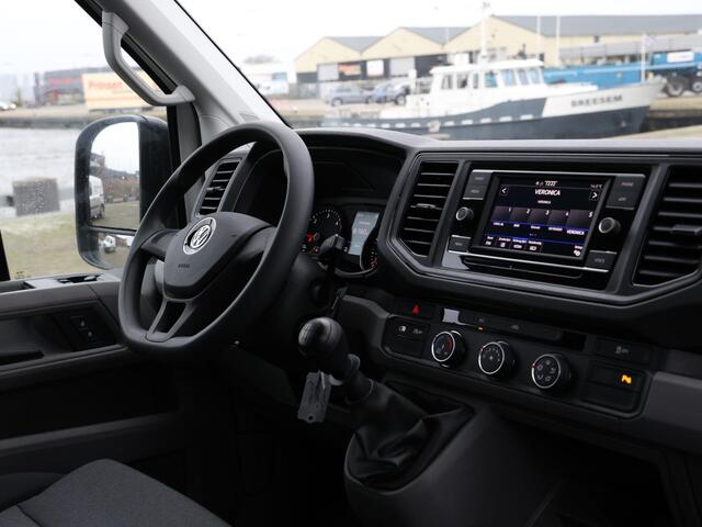 Volkswagen CRAFTER Bedrijfswagens 2.0 TDI L3H2 164PK RWD Trendline | 3500 kg Trekgewicht | Camera | Cruise control | Bijrijdersbank | Navi via app connect |