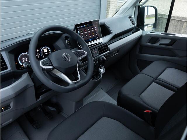 Volkswagen CRAFTER Bedrijfswagens 2.0 TDI L3H2 140PK Trendline | Nieuw model | Airco | Cruise Control | PDC | Camera | Bijrijdersbank | Trekhaak |