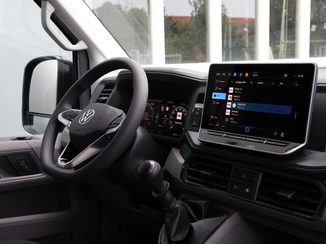 Volkswagen CRAFTER Bedrijfswagens 2.0 TDI L3H3 140PK Trendline | Nieuw model | Airco | Cruise Control | PDC | Alarm | Camera | Bijrijdersbank | Trekhaak |