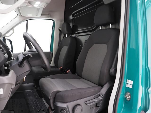 Volkswagen CRAFTER 35 2.0 TDI L3H3 | Carplay | Gev. Stoel | Cruise | DAB | PDC | Trekhaak