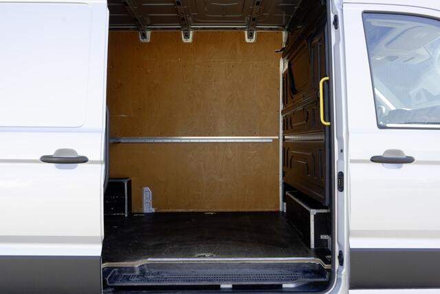 Volkswagen CRAFTER 2.0 TDI L3H3 140pk | Laadklep | Laadlift | Automaat | CarPlay | Camera | PDC | Cruise | Airco | Euro 6