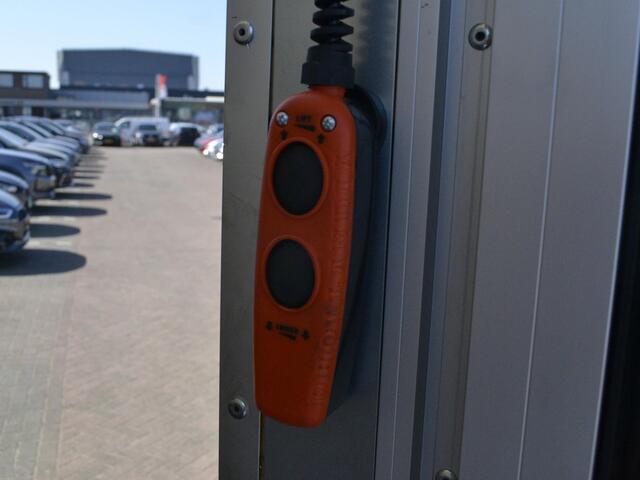 Volkswagen CRAFTER Bedrijfswagens Chassis 50(35) Trendline 2.0TDi 164pk L4 Gesloten laadbak met laadlift 338641