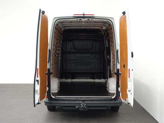 Volkswagen CRAFTER 30 2.0 TDI L3H3 Highline 177PK Automaat Airco Navi Camera Trekhaak