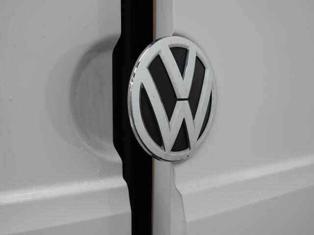 Volkswagen CRAFTER 30 2.0 TDI L3H3 Highline 177PK Automaat Airco Navi Camera Trekhaak