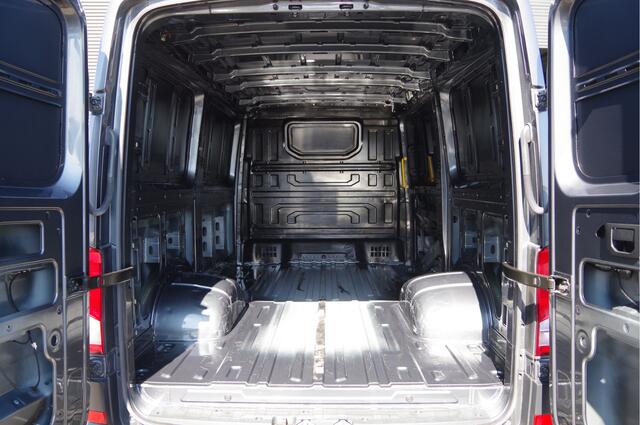 Volkswagen CRAFTER 50 2.0 TDI L3H2 (L2H1) 177PK AUT. 3.5T TREKGEW. DUBBEL LUCHT, CAMERA, NAVI, CRUISE, AIRCO, STOELVERWARMING, DUBBEL LUCHT
