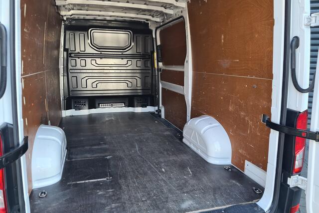 Volkswagen CRAFTER 35 2.0 TDI L3H2 DSG 3000 kg trekhaak