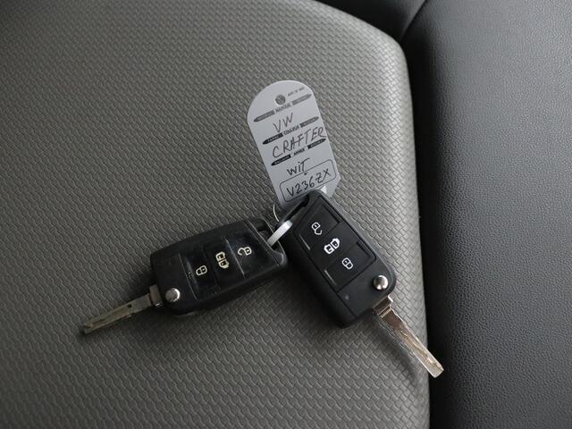 Volkswagen CRAFTER 2.0TDI 140PK L3H2 Imperiaal | Trekhaak | Airco | Cruise | Betimmering
