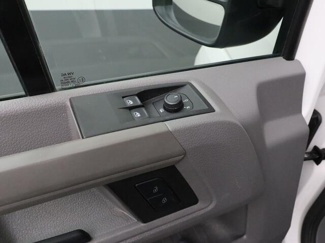Volkswagen CRAFTER 2.0TDI 140PK L3H2 Imperiaal | Trekhaak | Airco | Cruise | Betimmering