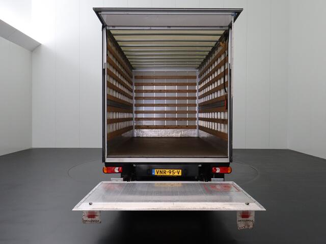 Volkswagen CRAFTER 2.0TDI 177Pk Bakwagen+Laadklep | Navigatie | Camera | 3-Persoons | Airco | Cruise