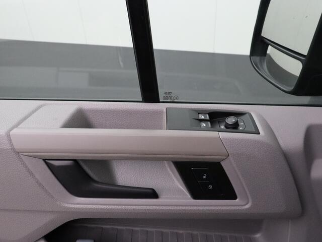 Volkswagen CRAFTER 2.0TDI 140PK L3H2 Highline | 3-Persoons | Navigatie | Camera | Airco | Betimmering