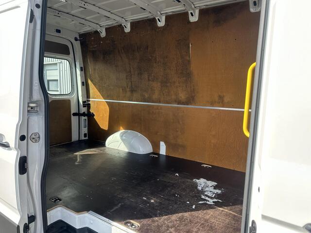 Volkswagen CRAFTER 35 2.0 TDI L3H2 Comfortline*A/C*3000KG HAAK*NAVI*