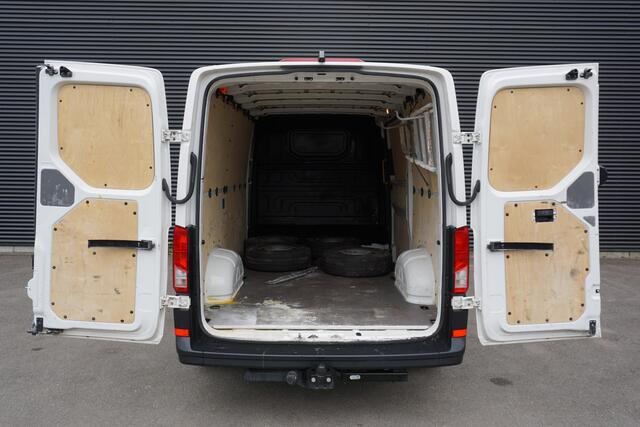 Volkswagen CRAFTER 30 | L3H2 | Airco | Sidebars | Trekhaak | Lichtmetalen Velgen 18 Inch