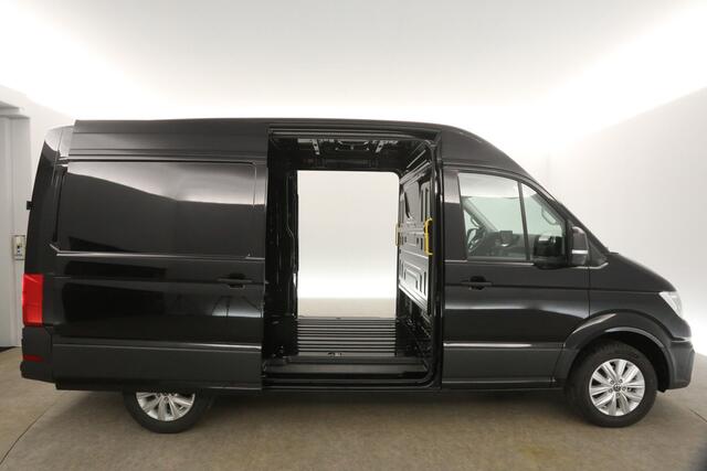 Volkswagen CRAFTER 2.0 TDI DSG HIGHLINE EXCLUSIVE L3H3 | FACELIFT MODEL | BPM VRIJ | NIEUW 3000KG TREKHAAK VIRTUAL ADAPTIVE CRUISE LED 140PK CARPLAY 17"LMV