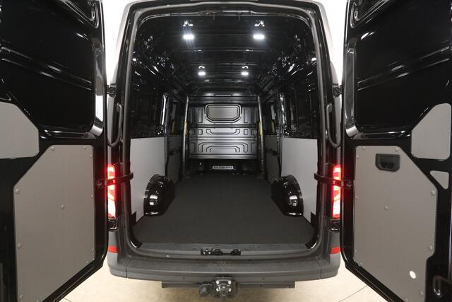 Volkswagen CRAFTER 2.0 TDI DSG HIGHLINE EXCLUSIVE L3H3 | FACELIFT MODEL | BPM VRIJ | NIEUW 3000KG TREKHAAK VIRTUAL ADAPTIVE CRUISE LED 140PK CARPLAY 17"LMV