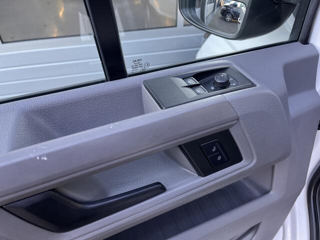 Volkswagen CRAFTER 35 2.0 TDI Airco Cruise Control Trekhaak 3500kg trekgewicht Open laadbak Navigatiesysteem Apple carplay Euro 6 Open laadbak Pick-up p-up Bakwagen 1e eigenaar Telefoonverbinding