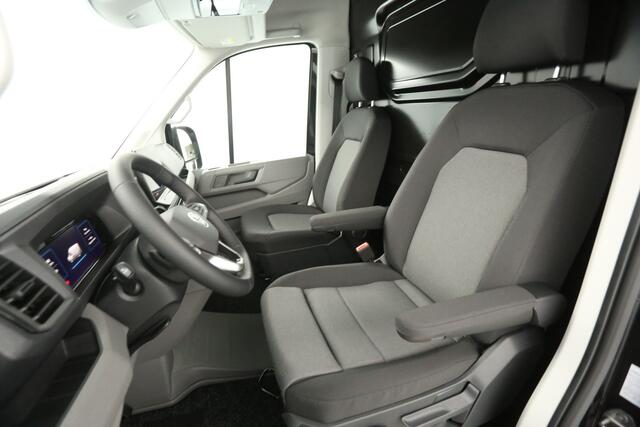 Volkswagen CRAFTER 2.0 TDI DSG HIGHLINE EXCLUSIVE L3H3 | FACELIFT MODEL | BPM VRIJ | NIEUW 3000KG TREKHAAK VIRTUAL ADAPTIVE CRUISE LED 140PK CARPLAY 17"LMV